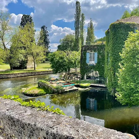 Fatfully Riverside Farm, Spa, &